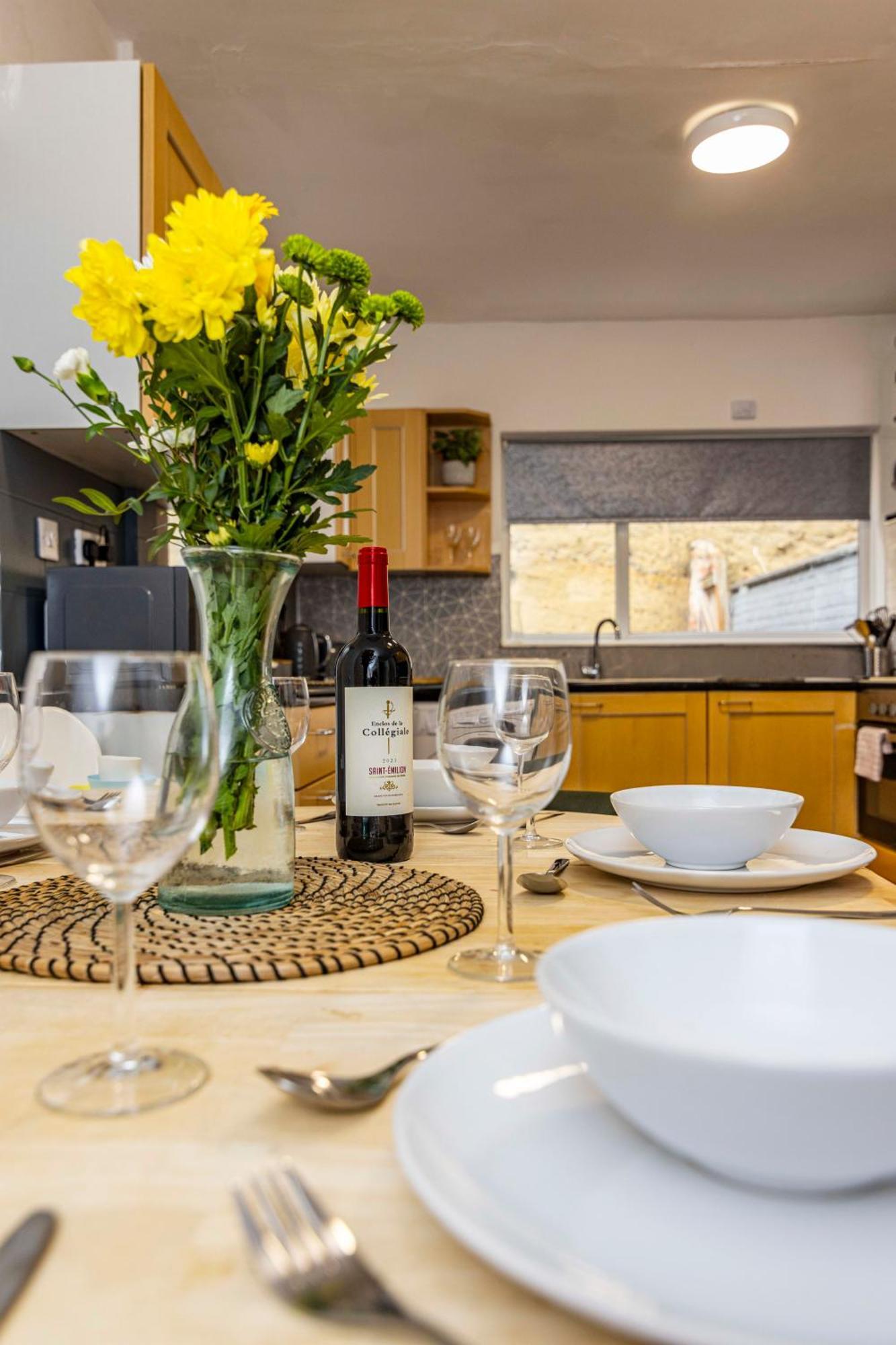 Vakantiehuis Motorpoint Arena House - Sleeps 10