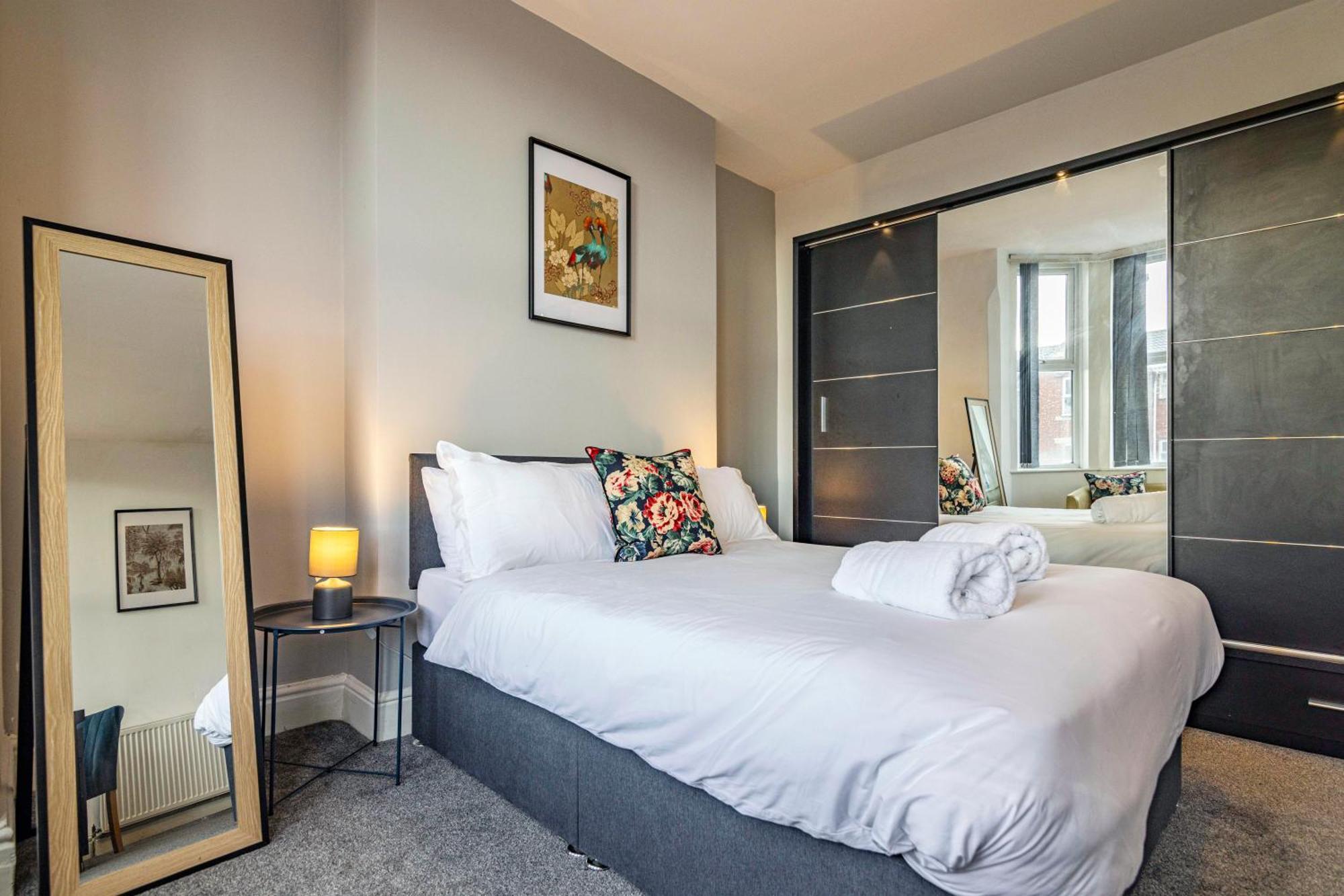 Motorpoint Arena House - Sleeps 10 Holiday home