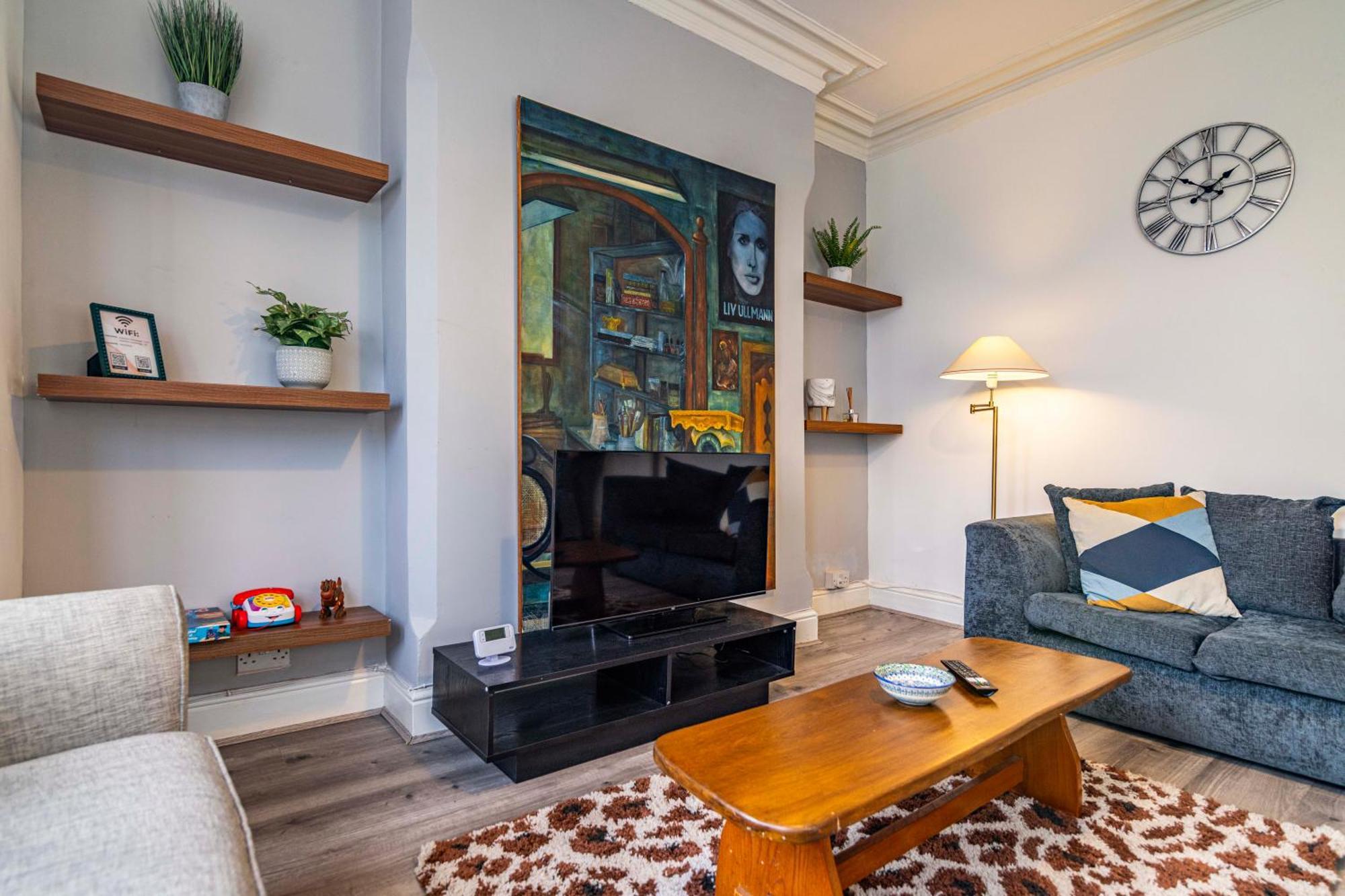 Motorpoint Arena House - Sleeps 10 Holiday home