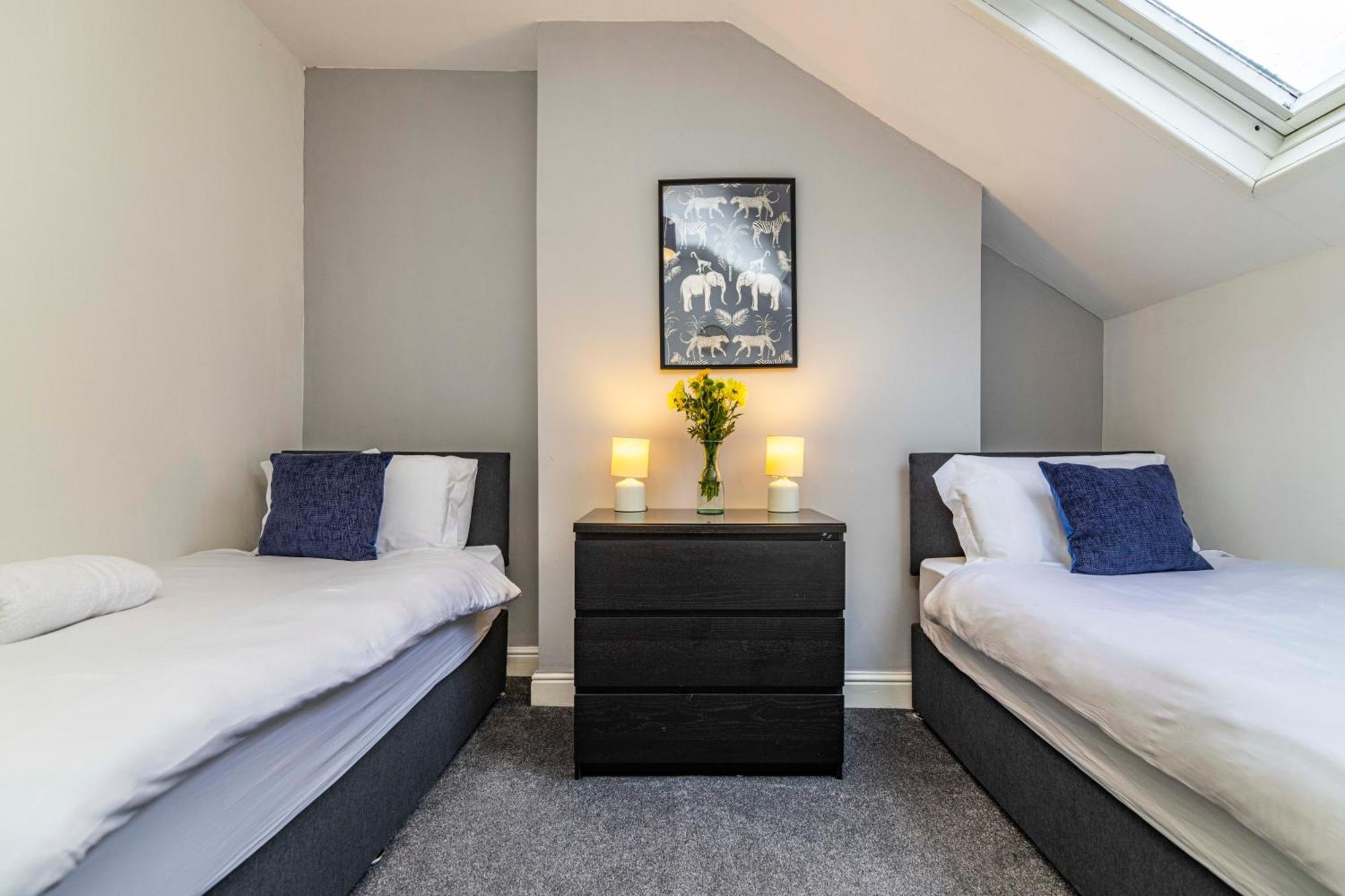 Motorpoint Arena House - Sleeps 10 Holiday home