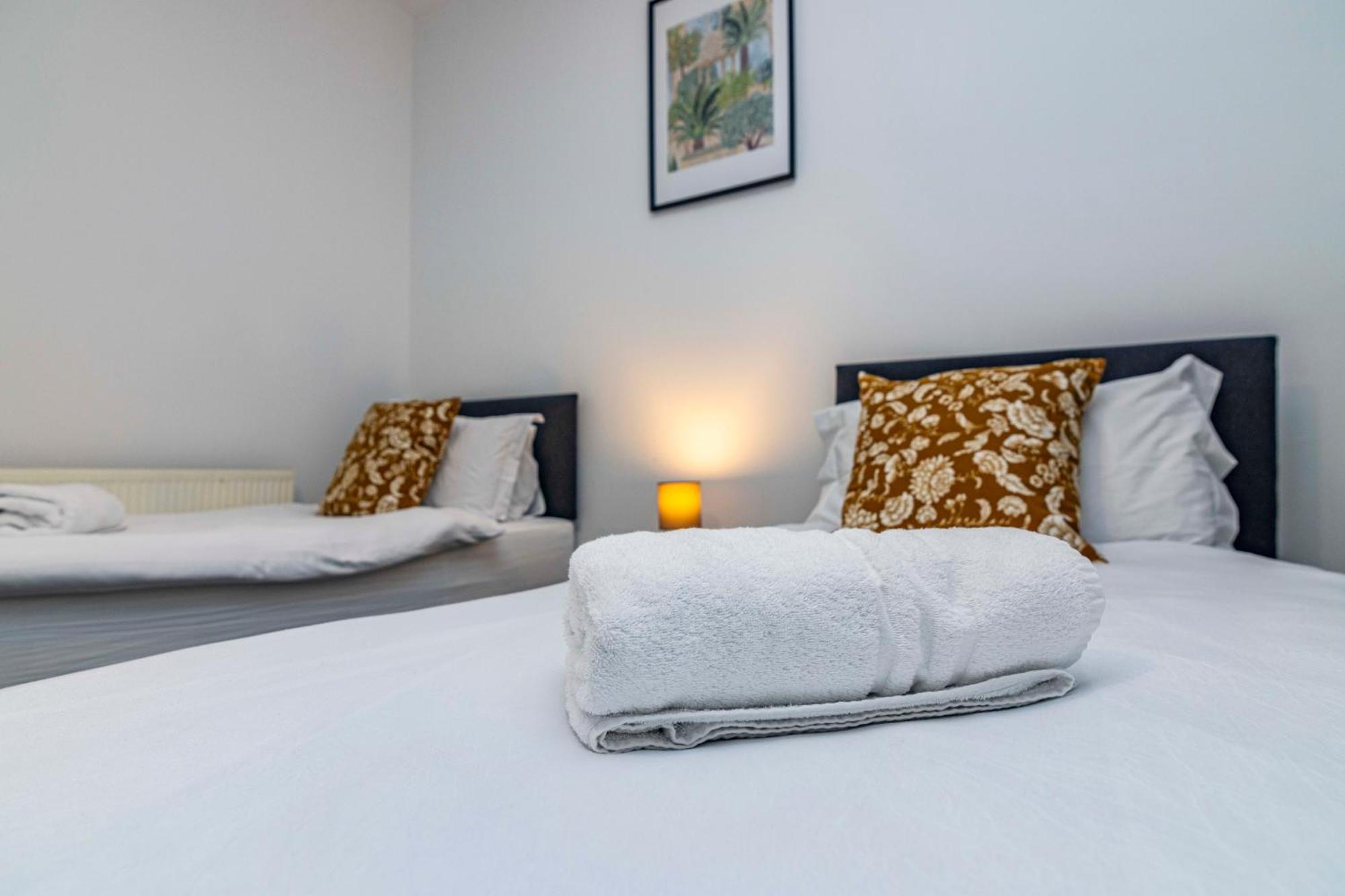 Motorpoint Arena House - Sleeps 10 Holiday home