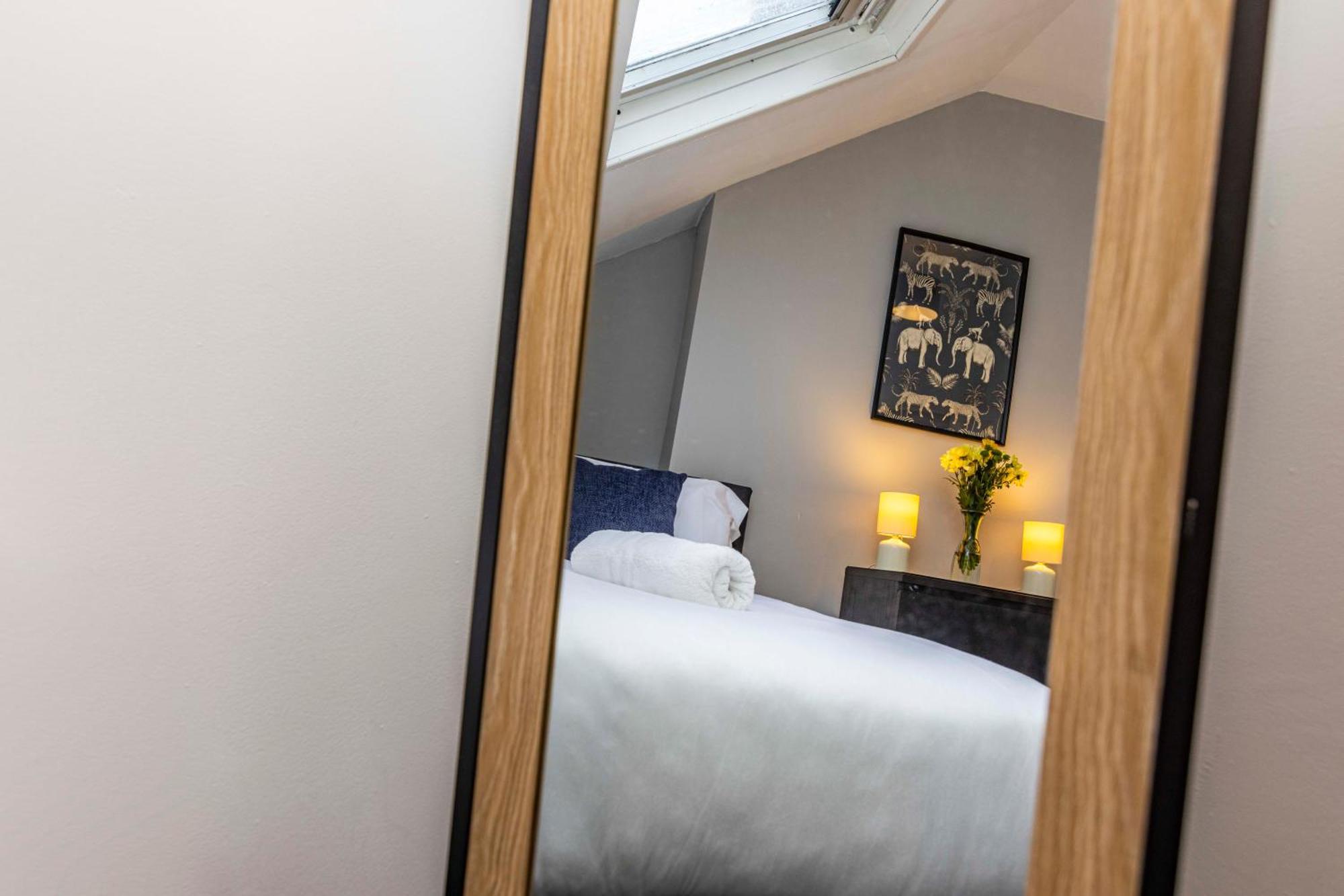 Motorpoint Arena House - Sleeps 10 Holiday home