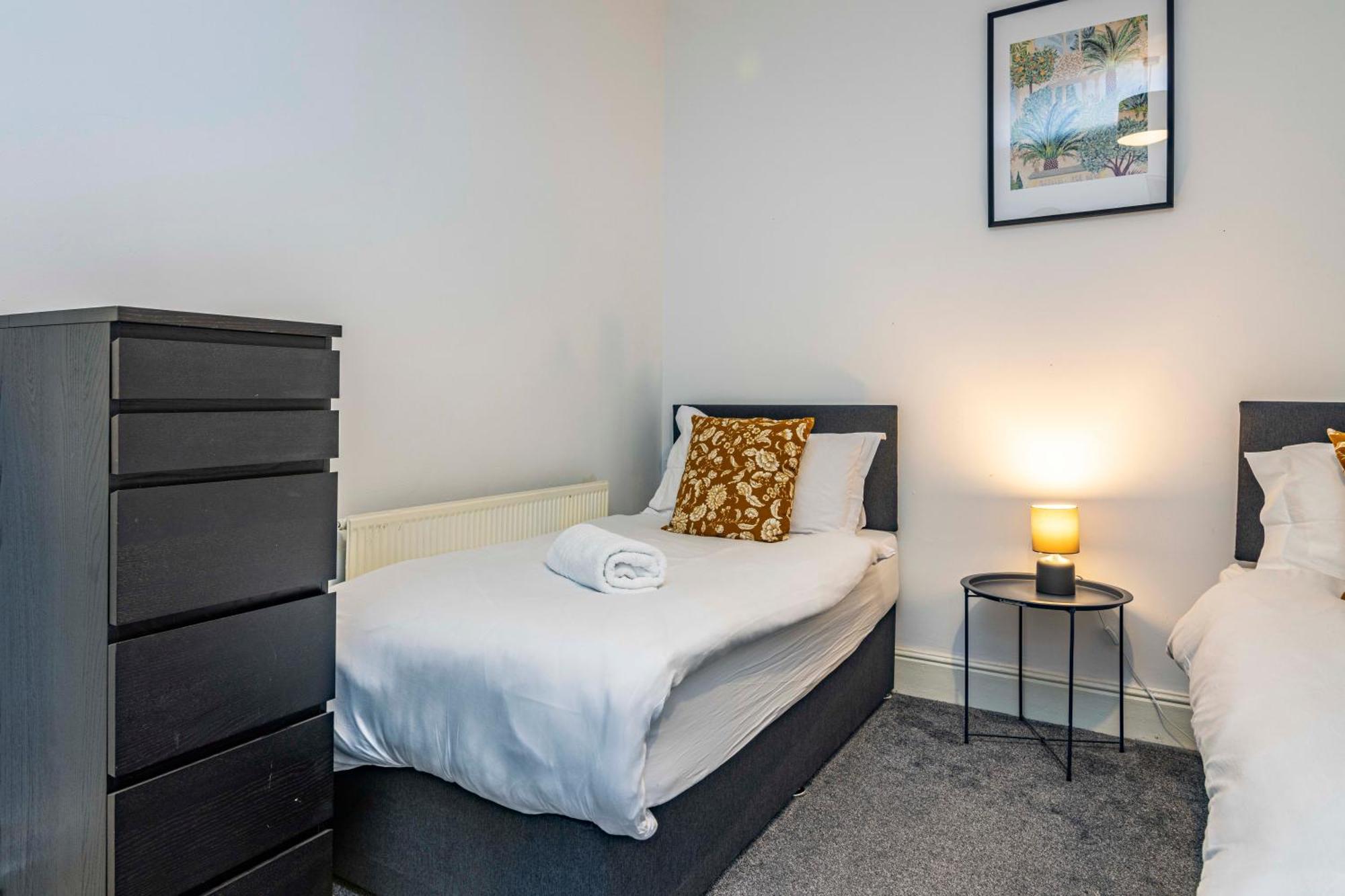 Motorpoint Arena House - Sleeps 10 Holiday home